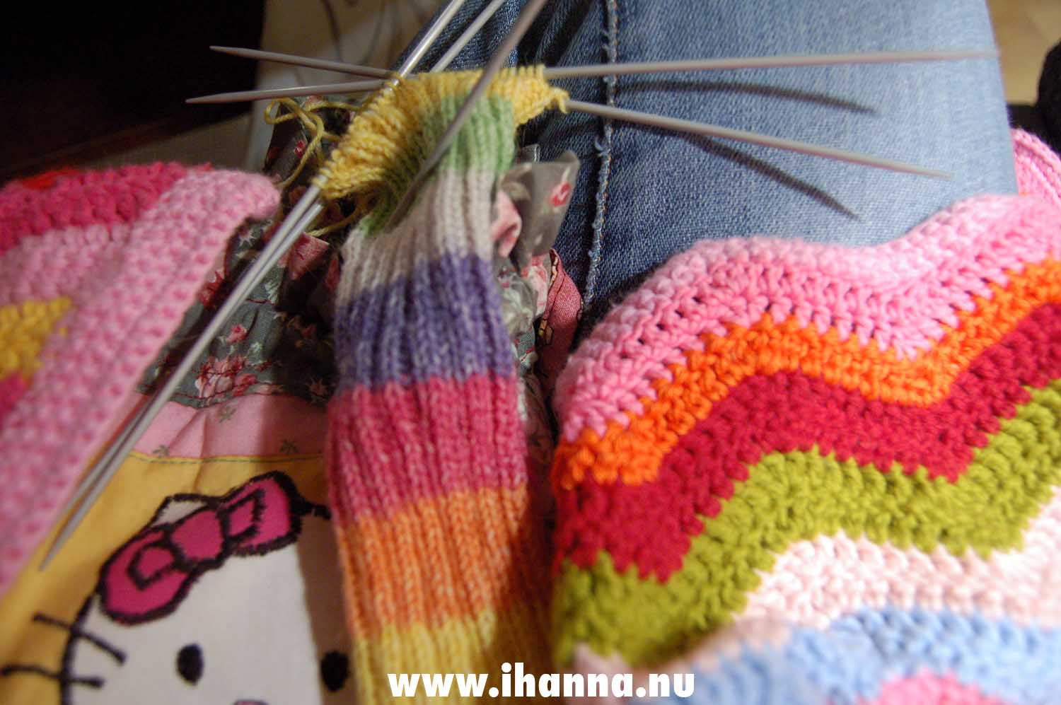 Knitting socks in my knee by iHanna  (Copyright Hanna Andersson)