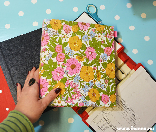 A5 ring binder covered in beautiful flower patterned vintage fabric by iHanna (Photo copyright Hanna Andersson)