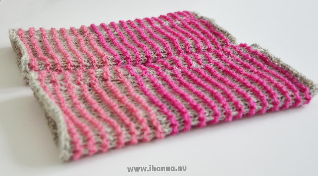 Gray and pink striped knitted Wrist-warmers by iHanna (handledsvärmare)