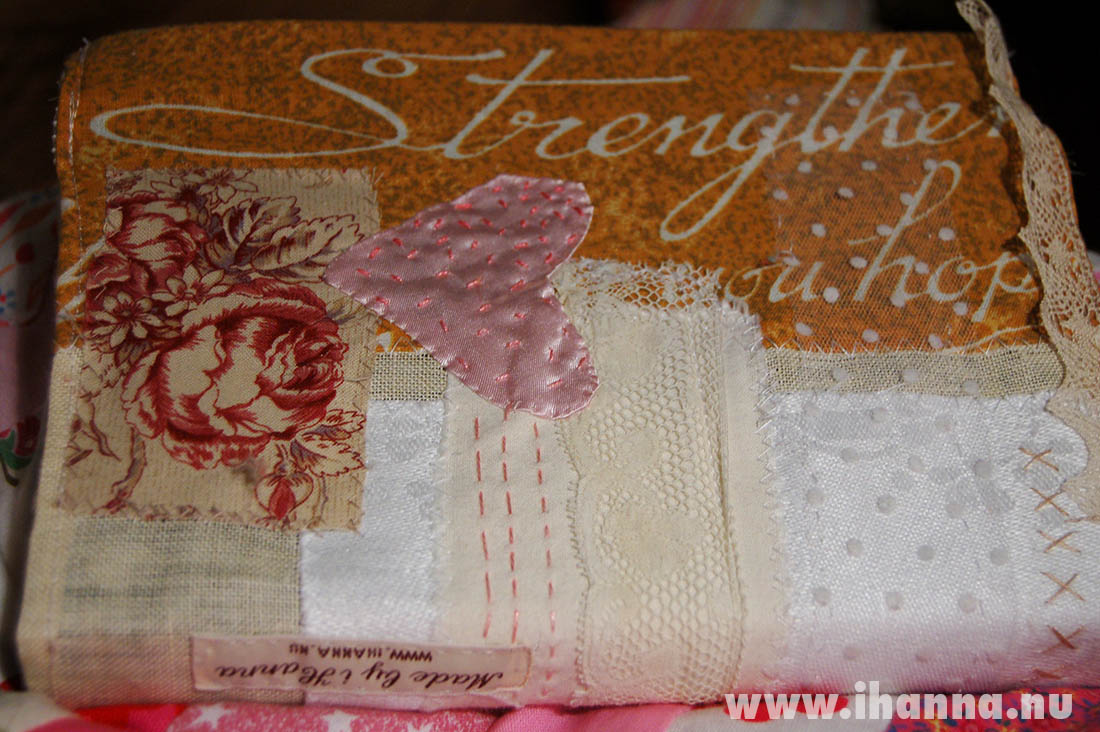 The backside of a Fabric Lace Notebook cover made by iHanna, copyright Hanna Andersson