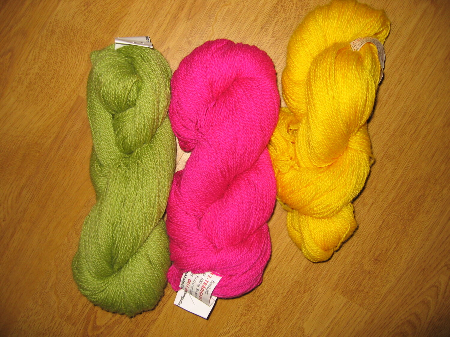 Green pink and yellow wool yarn to stifle my knitting itch (Photo copyright Hanna Andersson)