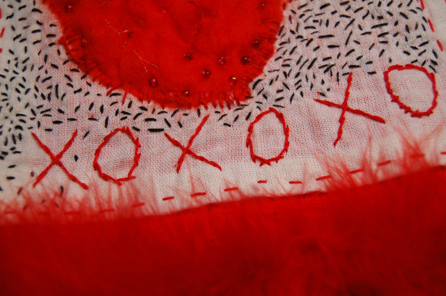 XOXO I love you mini textile art quilt (Copyright Hanna Andersson)