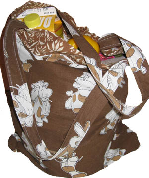 DIY Dunderklumpen patterned grocery shopping bag in brown by me (Photo copyright Hanna Andersson)