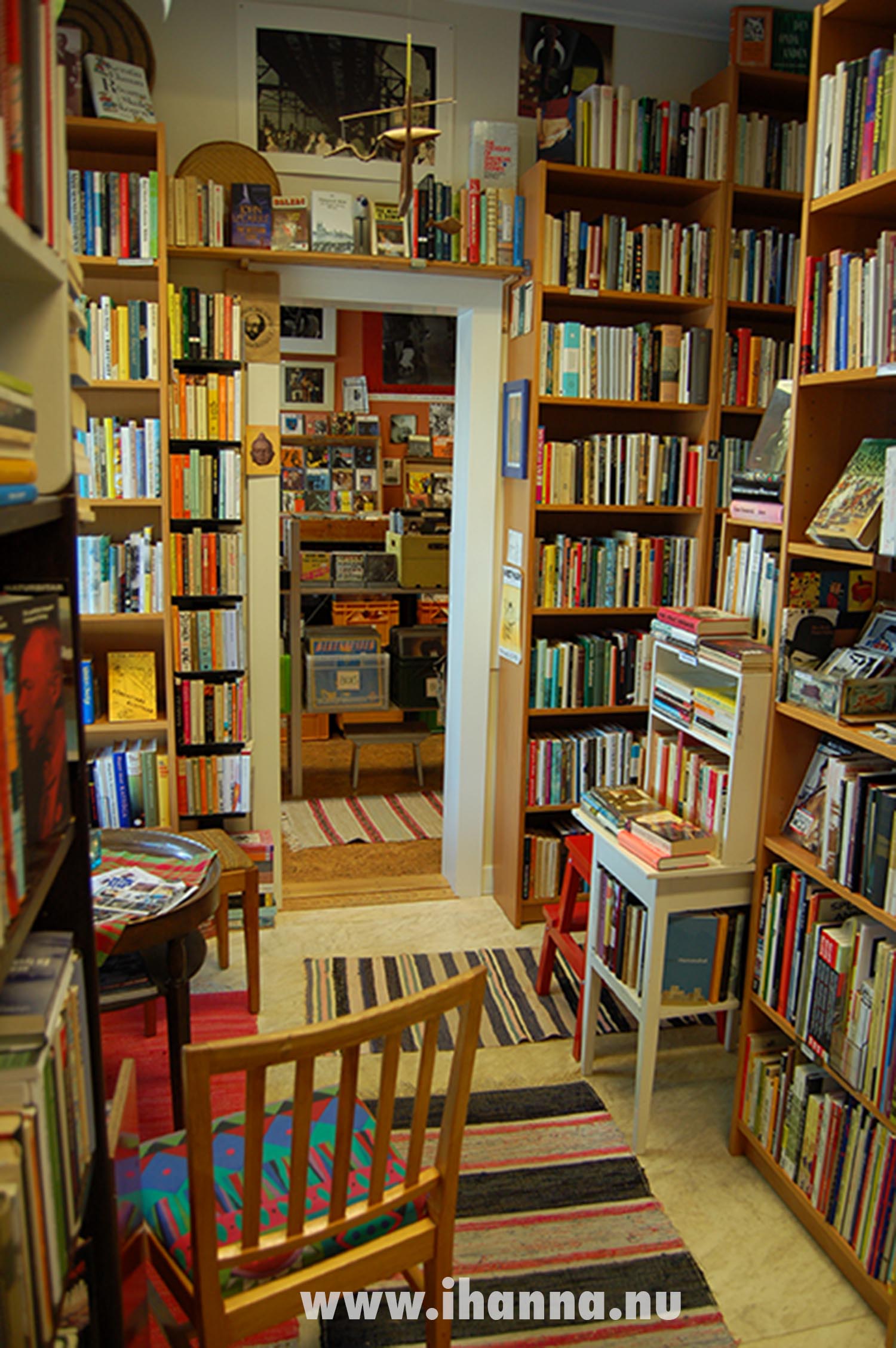 Even more book shelves filled with books at the book cafe Pilgatan in Umeå (Photo copyright Hanna Andersson)