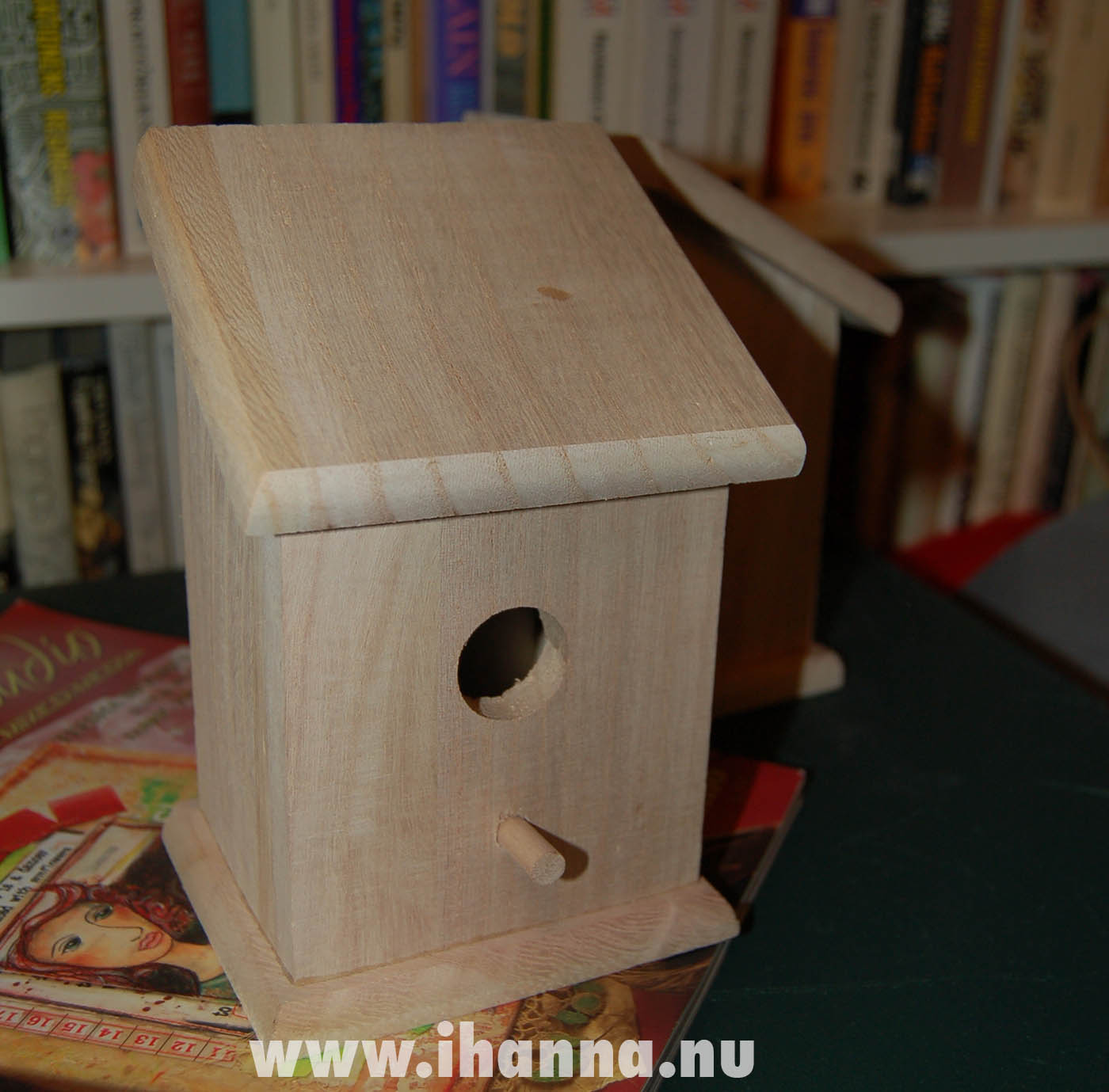 Mini bird house in wood to paint, photo copyright Hanna Andersson