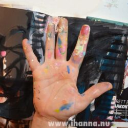 My hand over a painted black out page in art journal (Photo Hanna Andersson)