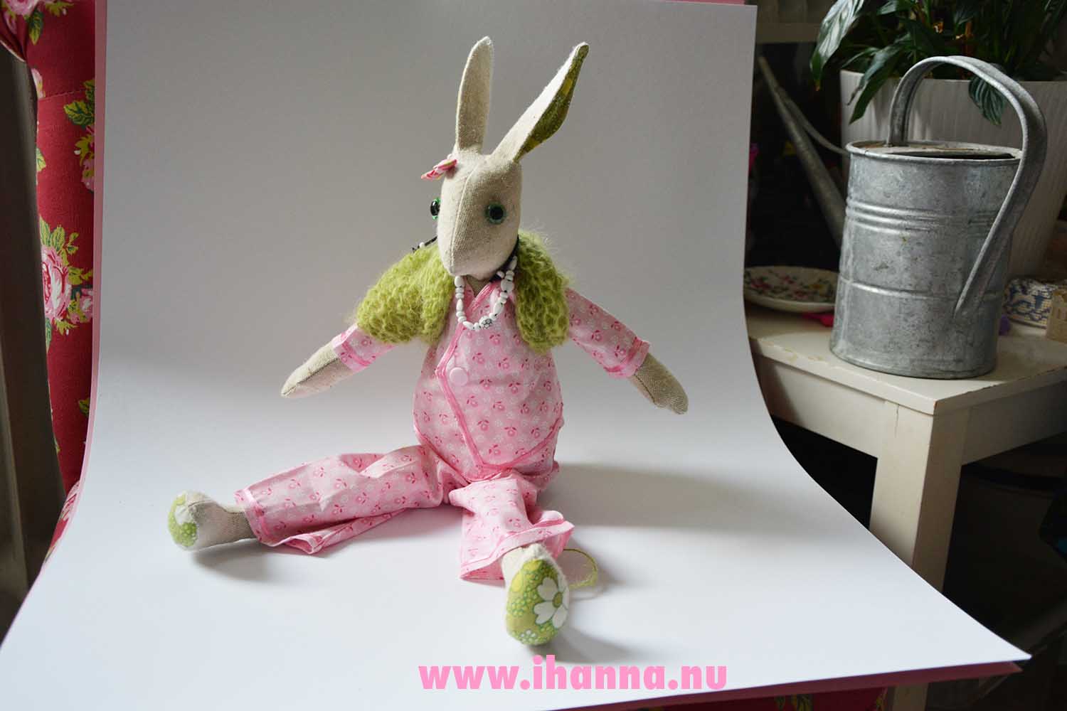 Photo shoot w Luna Lapin in pink pyjamas made by my mom (Photo copyright Hanna Andersson)