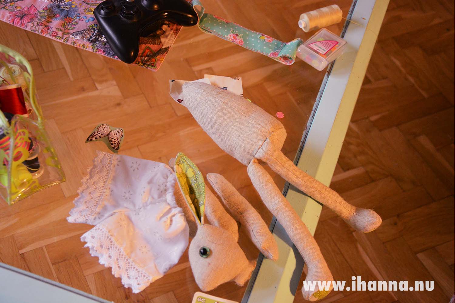 Living room table with body parts of the bunny Luna Lapin being made (Photo copyright Hanna Andersson